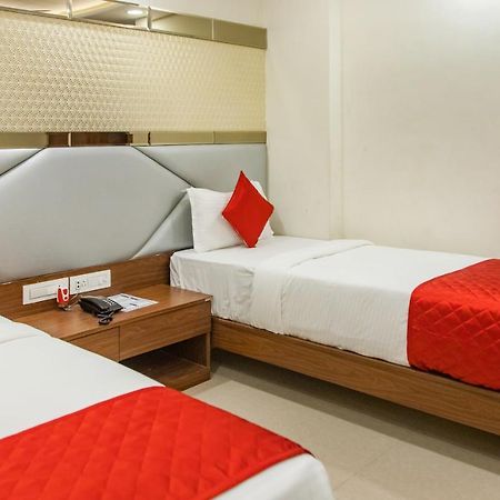 Hotel Hometown Near Us Embassy Bkc Мумбаи Экстерьер фото